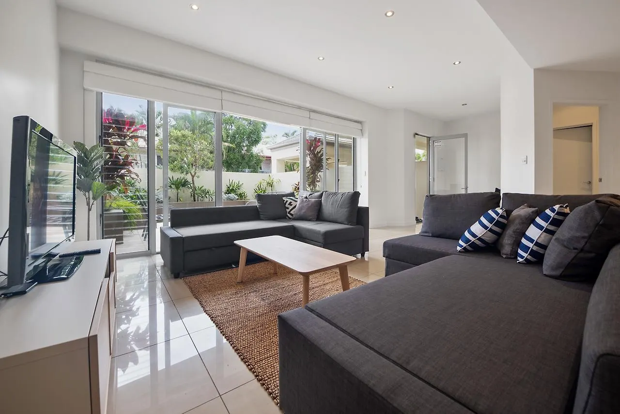 Townhouse 250M To The Beach Alexandra Headland 0*,  Australia